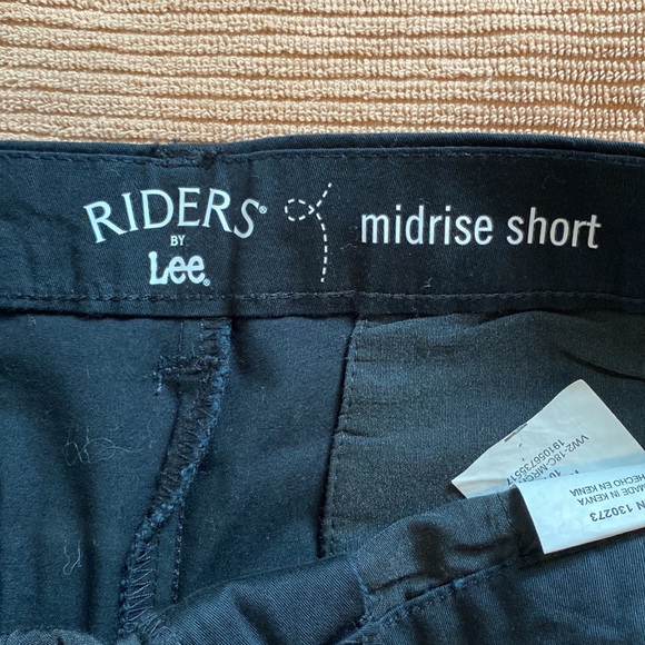 Riders by Lee Womens Midrise Black Chino Shorts sz 10 NWT - Picture 3 of 4